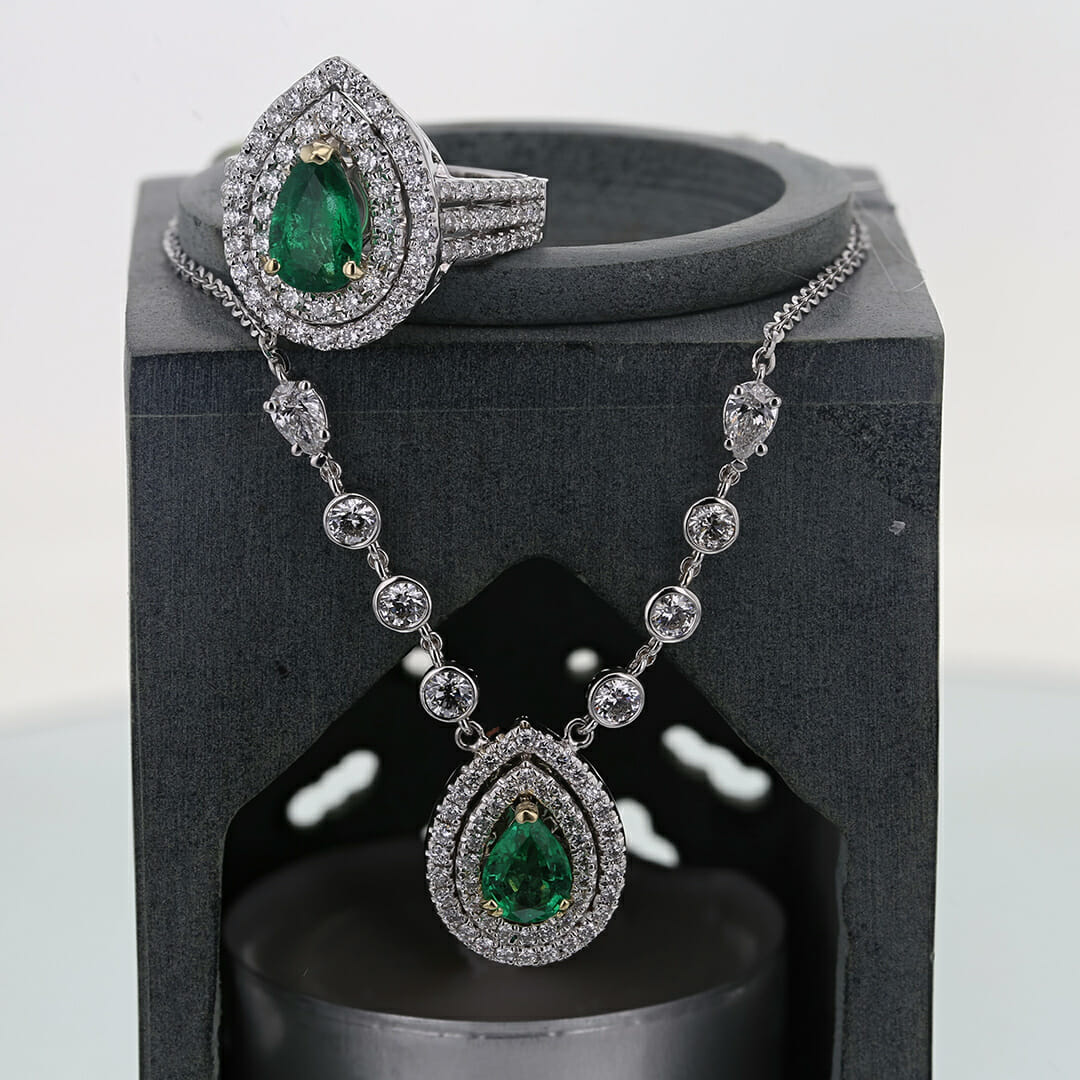 Custom-Emerald-Jewelry-Designer (1)