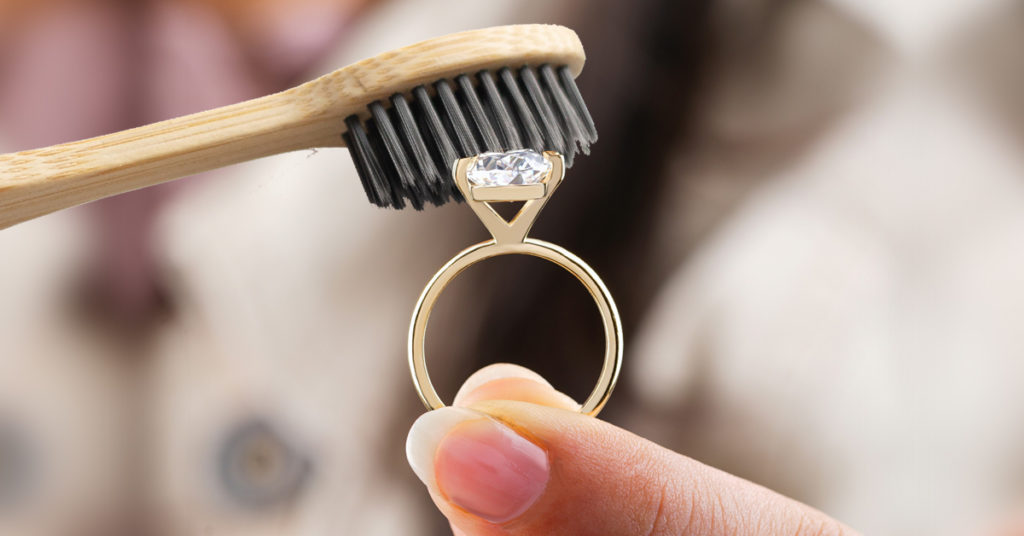How-to-shop-three-stone-engagement-rings-for-your-partner